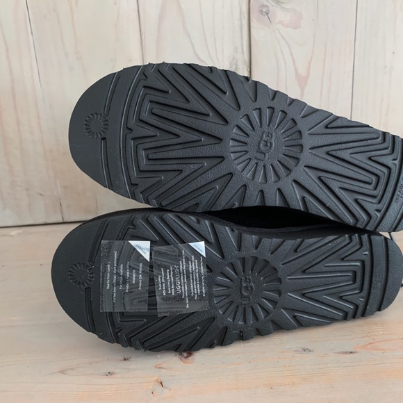 UGG CLASSIC LACE SHORT CORSET BLACK  BOOTS new - Picture 5 of 6